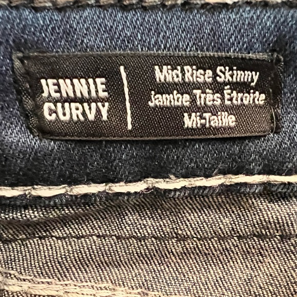 True Religion Mid Rise Skinny jeans size28 but better fit for size 26,27 - Picture 3 of 6